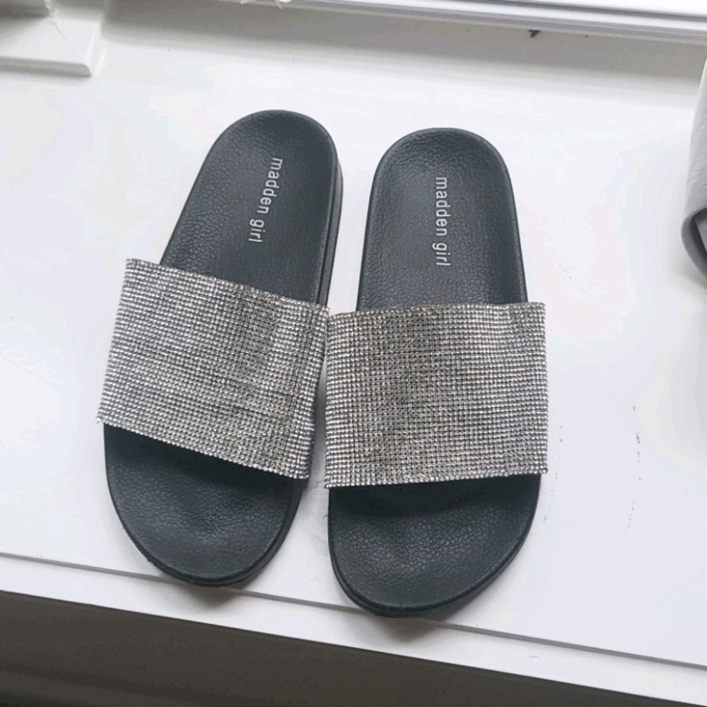 Madden Girl Rhinestone Slides Sz 9